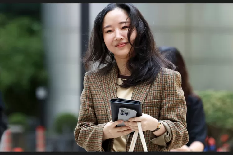 Min Hee Jin Dituduh Lakukan Manipulasi Bukti yang Diserahkan ke Pengadilan (Sports Donga)