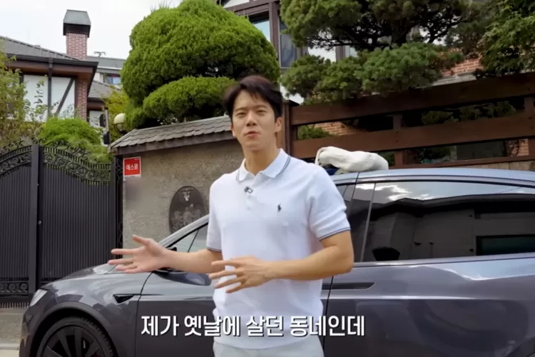 Aktor Ha Suk Jin sukses bikin heboh setelah mengungkap rumah keluarga mewah tempat ia dibesarkan. (Tangkapan Layar YouTube HASEOKJIN)