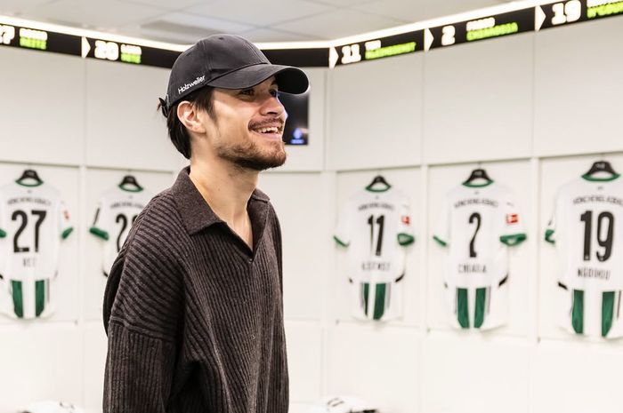 Kevin Diks saat berada di ruang ganti Borussia Moenchengladbach.