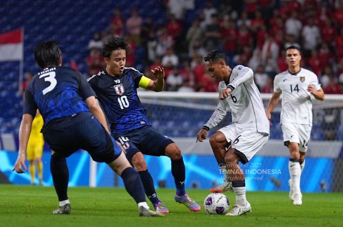 Aksi Takefusa Kubo sebagai Kapten Jepang saat menghadapi Timnas Indonesia di laga terakhir Grup C ronde ketiga Kualifikasi Piala Dunia 2026 Zona Asia, Selasa (10/6/2025) malam WIB