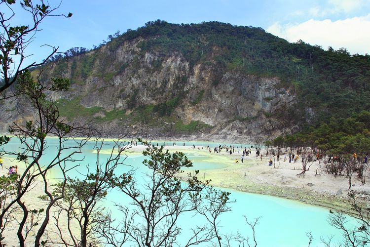 Cozzy.id - Hotel Murah - Hotel Terdekat - Penginapan Murah - Penginapan Terdekat - Booking Hotel - Kawah Putih Bandung - Emang Putih Beneran - Sumber Gambar (Kompas)