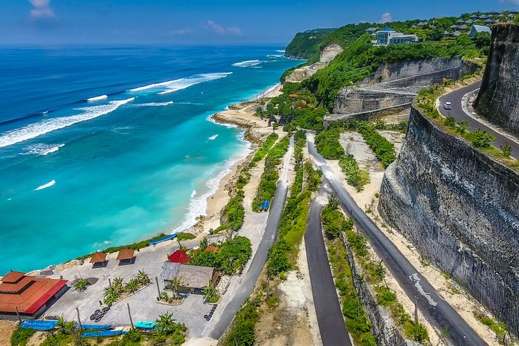 Cozzy.id - Hotel Murah - Hotel Terdekat - Penginapan Murah - Penginapan Terdekat - Booking Hotel - Pantai Melasti Bali - Pesona Pantai Putih dengan Hotel Terdekat yang Ramah di Kantong - Sumber Gambar (Kompas)