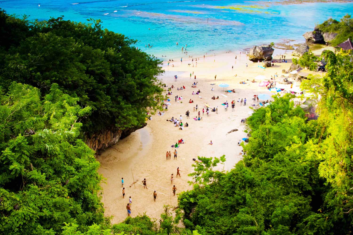 Cozzy.id - Hotel Murah - Hotel Terdekat - Penginapan Murah - Penginapan Terdekat - Booking Hotel - Pantai Padang Padang Bali - Keindahan Tersembunyi dengan Nuansa Eksotis - Sumber Gambar (KMSTour)