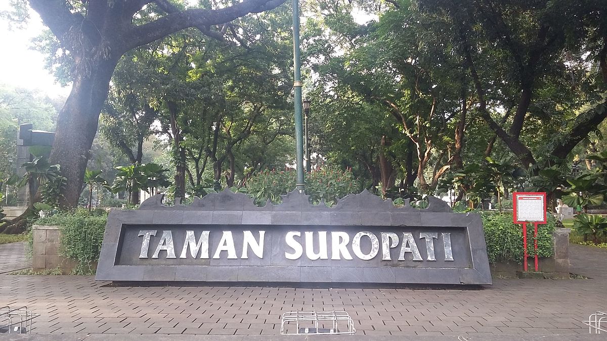 Cozzy.id - Hotel Murah - Hotel Terdekat - Penginapan Murah - Penginapan Terdekat - Booking Hotel - Taman Suropati Jakarta- Oase Hijau di Tengah Kota - Sumber Gambar (Wikipedia)