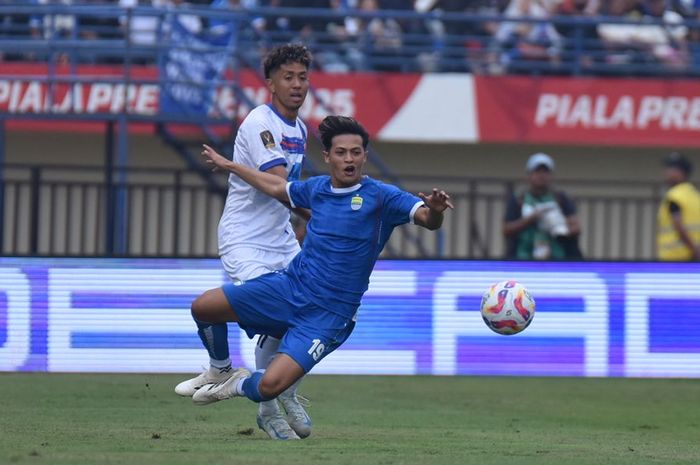 Alfeandra Dewangga saat debut bersama Persib Bandung melawan Port FC, Minggu (6/7/2025).