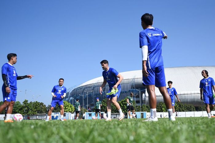 Persib diwarnai Kuwait Connection untuk Super League atau Liga 1 musim ini.
