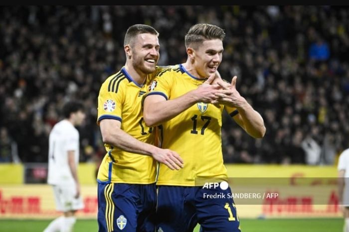 Viktor Gyokeres (kanan) didapuk sebagai raja gol UEFA Nations League 2024-2025 kalahkan Cristiano Ronaldo.