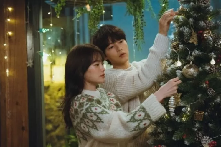 Song Joong Ki dan Chun Woo Hee dalam drama My Youth yang ditayangkan oleh JTBC (TenAsia)