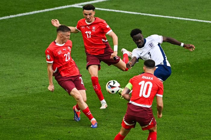 Bukayo Saka mengukir rekor yang membuat Arsenal bangga usai membawa Timnas Inggris menghajar Wales.