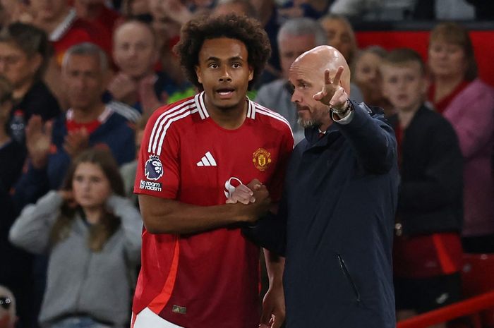 Rekrutan Erik ten Hag, Joshua Zirkzee (kiri), berhasrat menyusul Rasmus Hojlund ke Liga Italia usai dilaporkan tak kerasan di Man United.