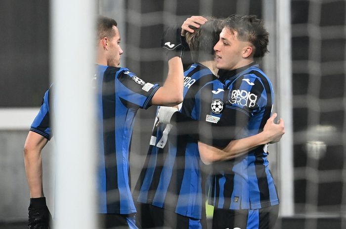 AC Milan menaruh minatnya terhadap penyerang Atalanta, Mateo Retegui (kanan), yang berstatus top scorer Serie A 2024-2025.