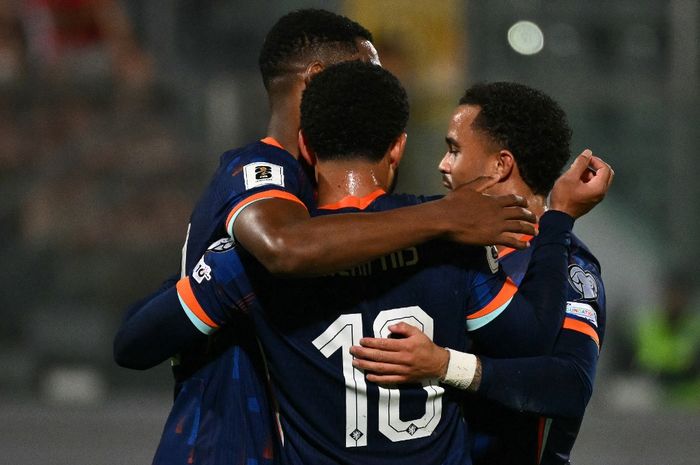 Memphis Depay (10) merayakan golnya ke gawnag Malta yang berujung kemenangan untuk Belanda pada Kualifikasi Piala Dunia 2026.