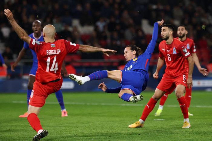 Penyerang sayap Timnas Prancis, Florian Thauvin, mencetak gol lewat aksi akrobatik dalam kemenangan 3-0 atas Timnas Azerbaijan pada Kualifikasi Piala Dunia 2026 zona Eropa.