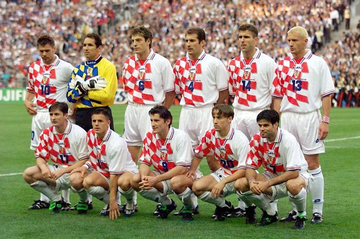 Timnas Kroasia generasi Davor Suker (9) mencapai peringkat ketiga dalam partisipasi pertamanya di Piala Dunia 1998. Performa mereka menjadi salah satu referensi utama bagi peserta debutan.