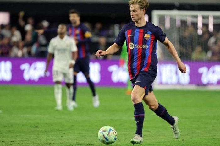 Frenkie de Jong resmi meneken kontrak baru dengan Barcelona yang membuatnya bertahan hingga Juni 2029.