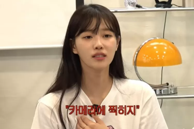 Mantan Idol Kpop ini ungkap budaya toxic yang dilakukan oleh Agensi sebelumnya: Momen Jatuh Seharusnya Tertangkap Kamera (Tangkap Layar Youtube just_Leemijoo)