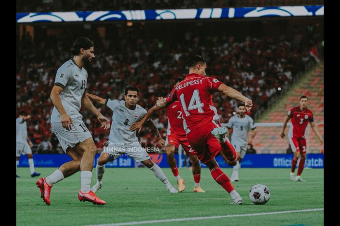 Aksi Joey Pelupessy saat membela Timnas Indonesia dalam laga kontra vs Irak pada partai Grup B Kualifikasi Piala Dunia 2026 zona Asia, Minggu (12/10/2025) dini hari.