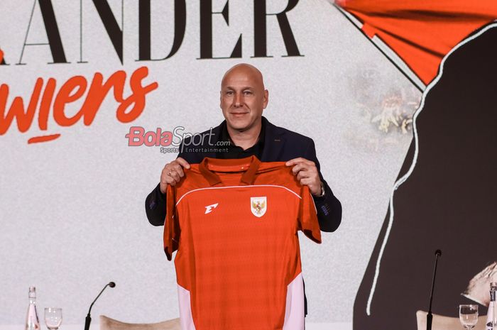 Alexander Thijs Jetse Zwiers (Alexander Zwiers) saat diperkenalkan sebagai Direktur Teknik PSSI yang baru di Hotel Mulia, Senayan, Jakarta, Senin (25/8/2025).