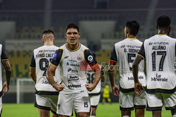 Van Basty Sousa sedang melakukan selebrasi seusai mencetak gol dalam laga keempat Super League 2025/2026 antara Dewa United FC versus Persija Jakarta di Banten International Stadium (BIS), Serang, Banten, Jumat (29/8/2025) malam.