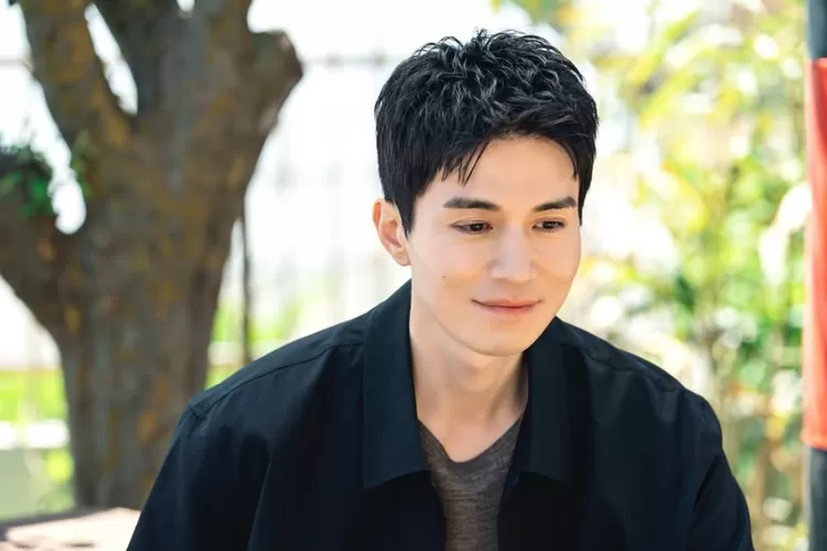 Sasaeng coba dekati Lee Dong Wook di pesawat, King Kong by Starship ancam tindakan hukum (Instagram/@kkbyss)