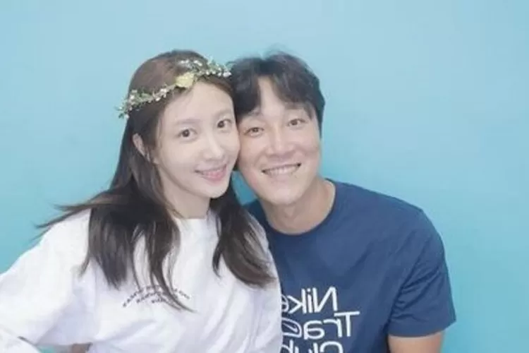 Tunangan Hani EXID kembali mendapat masalah, salah satu dokter di kliniknya terkena kasus kematian pasiennya (Instagram @ahnanihh)