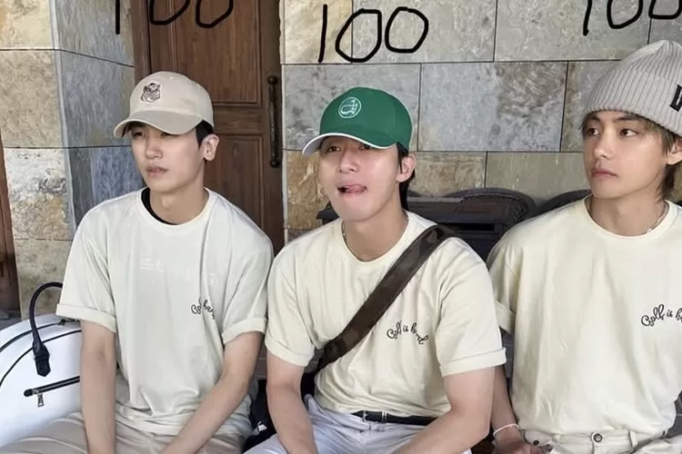 V BTS nikmati momen jelang subuh bareng Park Hyung Sik dan Park Seo Joon di Sungai Han (Instagram @thv)