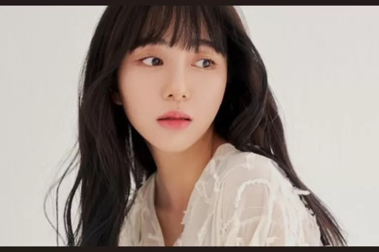 Kwon Mina turut beri kecaman ke acara W Korea yang sempat berkontroversi (Instagram @new.kma)