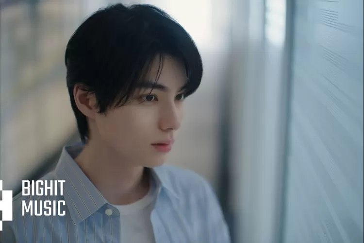 Kyoya Honda menjadi tokoh utama dalam MV Where Do You Go? milik TXT (Tangkap Layar Youtube HYBE LABELS)
