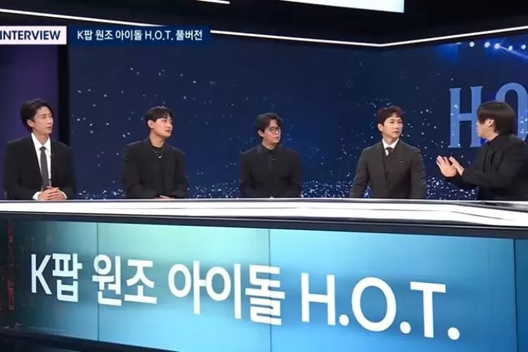 H.O.T. Tampil dalam program Newsroom stasiun TV JTBC (Tangkap Layar Youtube jtbc_news)