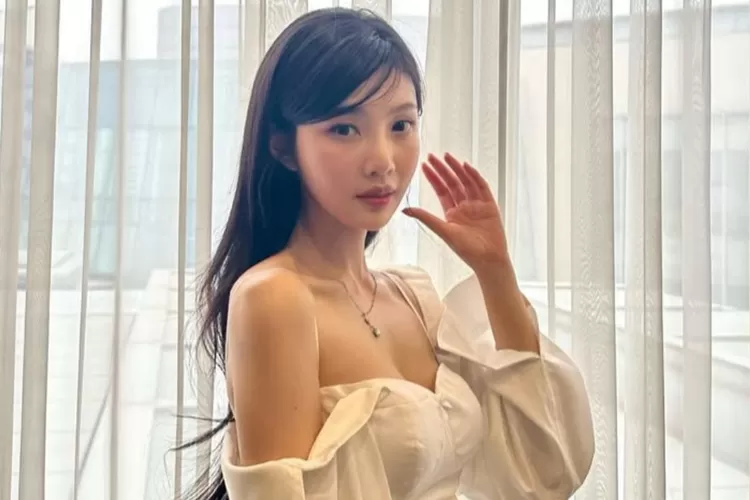 Gaya rambut baru Joy Red Velvet di nikahan sang adik (Instagram/_iamyour_joy)