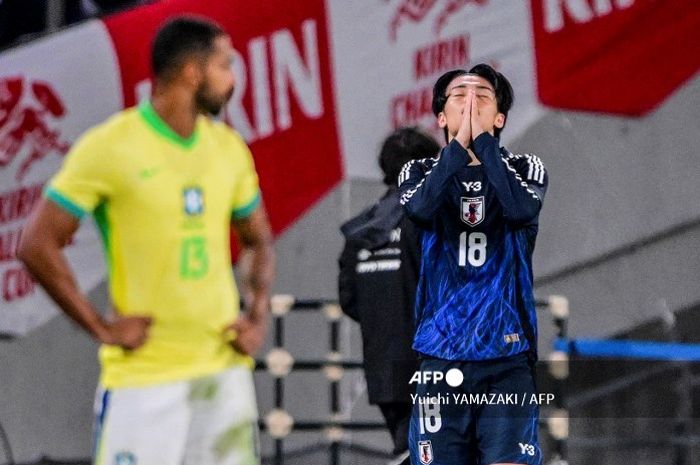 Ayase Ueda merayakan golnya untuk timnas Jepang saat menjamu Brasil pada laga uji coba di Stadion Ajinomoto, Chofu (14/10/2025).