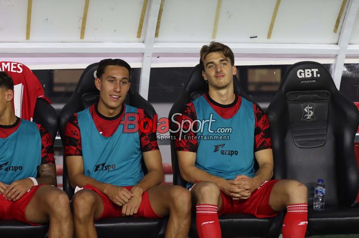 Pemain Timnas Indonesia, Miliano Jonathans (kiri) gagal membawa skuad Garuda ke Piala Dunia 2026.