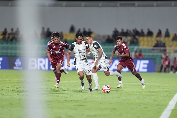Persija Jakarta gagal kudeta puncak klasemen Super League 2025/2026 dari Borneo FC seusai kalah dari PSM Makassar dalam pekan keenam, di Stadion B.J Habiebie, Minggu (21/9/2025).