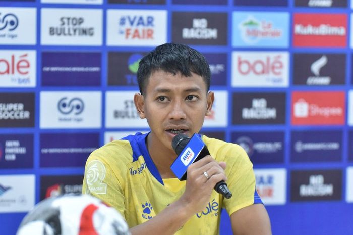 Gelandang Persib Bandung Beckham Putra pulang ke klub usai membela timnas Indonesia.