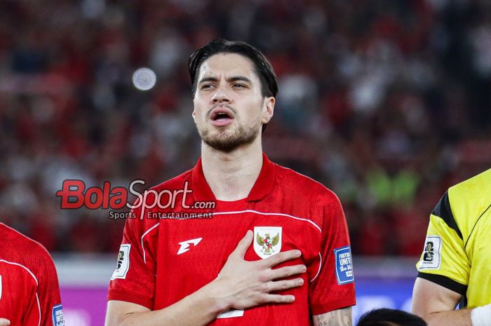 Pemain Timnas Indonesia, Kevin Diks, mencetak gol pertamanya bagi Skuad Garuda saat hadapi timnas Arab Saudi di Kualifikasi Piala Dunia 2026 ronde ketiga di Jeddah (8/10/2025).