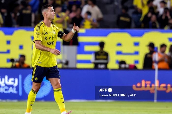 Cristiano Ronaldo mencetak gol dalam kemenangan Al Nassr atas Al Riyadh pada lanjutan Liga Arab Saudi di Stadion Al Awwal Park (20/9/2025).