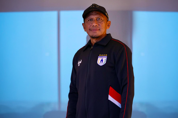 Persipura Jayapura memperkenalkan Rahmad Darmawan sebagai pelatih kepala