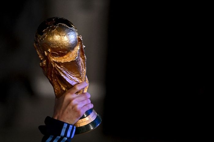 Keajaiban berpotensi tercipta di Kualifikasi Piala Dunia 2026 usai negara dengan penduduk hanya 55 ribu, Kepulauan Faroe, berpeluang lolos ke Piala Dunia 2026.