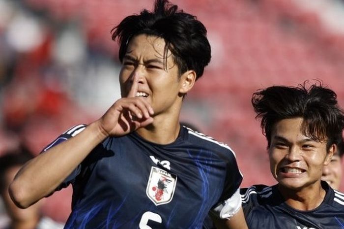 Bek Rion Ichihara kembali mencetak gol lewat penalti saat Jepang berlaga melawan Cile di Piala Dunia U-20 2025, Selasa (30/9/2025) di Santiago.