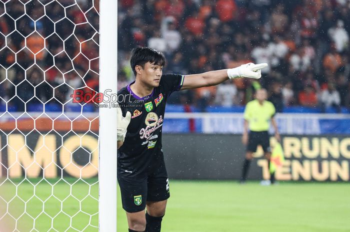 Kiper Persebaya Surabaya, Ernando Ari Sutaryadi, lebih unggul dibanding Maarten Paes?