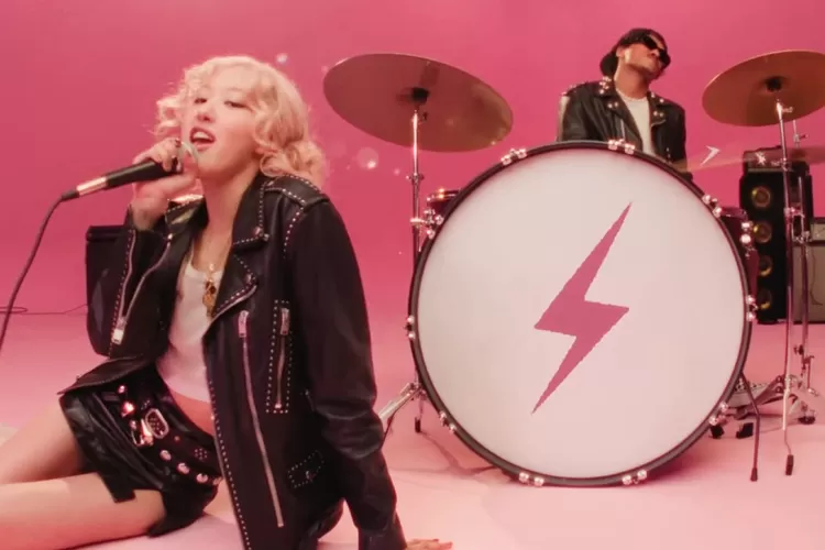 Lagu APT milik Rose BLACKPINK dan Bruno Mars berhasil mencapai 2,1 miliar tayangan di YouTube hanya dalam 378 hari. (Tangkapan Layar YouTube @roses_are_rosie)