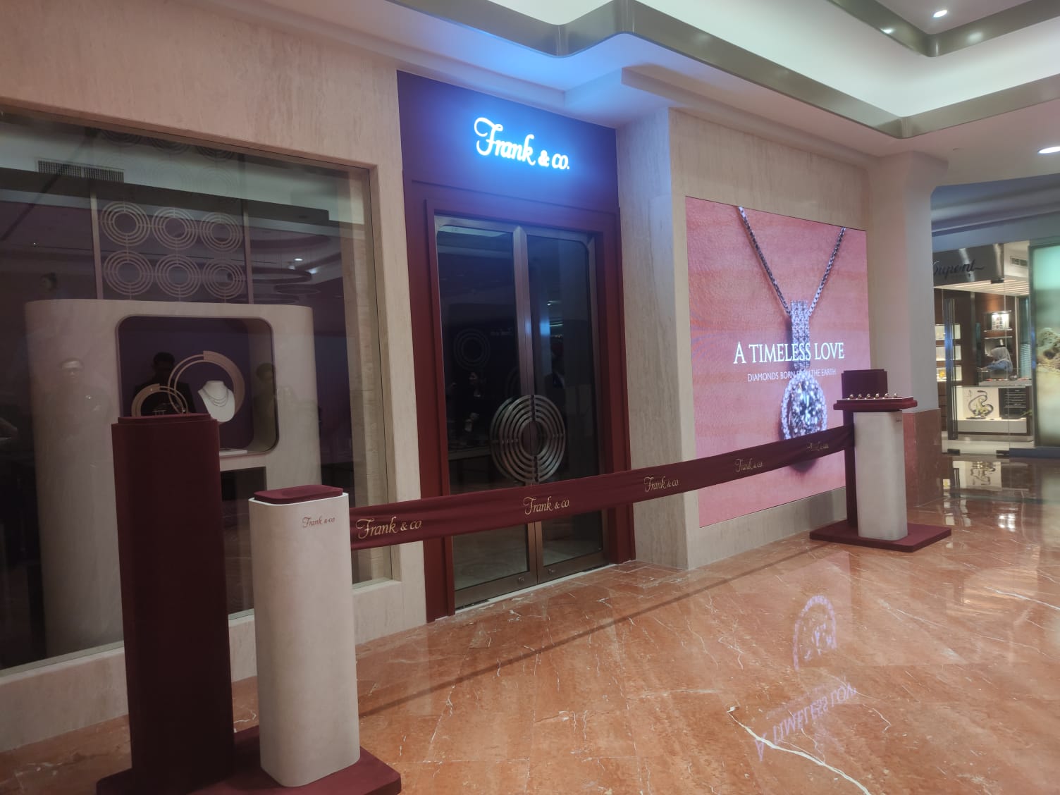 Wajah Baru Frank and co Plaza Senayan: Simbol Evolusi dan Kemewahan Perhiasan